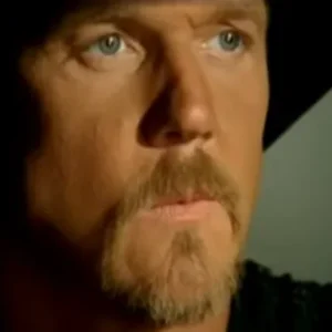 Teary-Eyed Superstar Honors Fallen Soldiers With Powerful ‘Arlington’ Performance