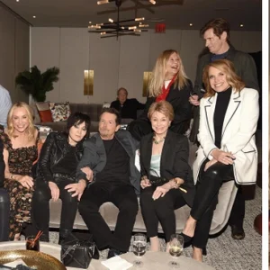 Meg Ryan, who is 61 years old, makes a rare appearance in public and seems quite unrecognizable…