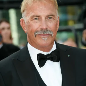 People are reacting to Kevin Costner’s newly dyed hair by saying, “He looks goofy.”