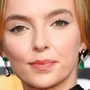 The World’s Most Beautiful Woman Makes a Braless Statement on the Red Carpet…