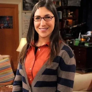 «Turned into a beauty!» The way Amy Farrah Fowler has been changed over the years left fans in awe