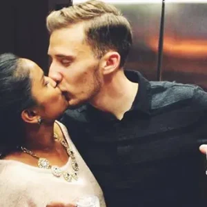 3-year-old promises to make childhood sweetheart his wife – 20 years later he pops the question