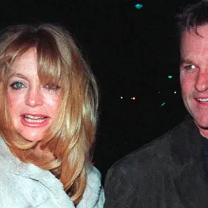 Fans call Goldie Hawn, 78, ‘ugly’ in swimsuit photos, Kurt Russell defends her, says she’s beautiful