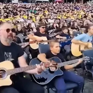 700 Guitarists Came Together at a Romanian Festival to Perform a Classic by Creedence Clearwater Revival