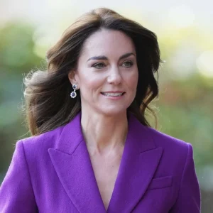 Unseen photographs of Princess Catherine have been revealed, and many are unable to recognize her. “Kate Looks So Thin,” the caption reads…