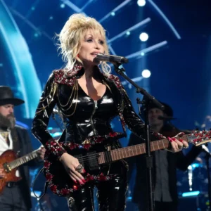 At 78, Dolly Parton stirs debate in leggy “zebra” outfit – and fans notice detail on her knee