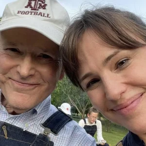 Our thoughts and prayers go out to Jennifer Garner for her tragic loss.
