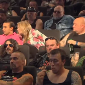 (VIDEO)A Couple Is Surrounded By Tough Bikers, Now Watch The Guy On Her Right. SPEECHLESS!