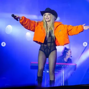 Fans Blast Shania Twain, 58, for Showing Legs in Underwear & Fishnet Tights on Stage: ‘Pretty Tasteless’