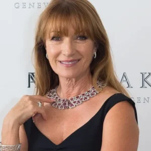 Jane Seymour, 72, shows off twin sons she gave birth to aged 44 – “handsome men”