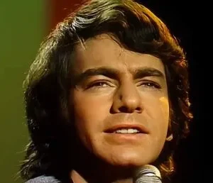 (VIDEO)Neil Diamond’s ‘Sweet Caroline’ melts hearts in 1969