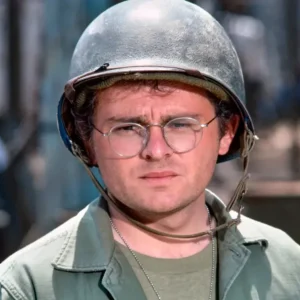 Gary Burghoff AKA Radar from ‘M*A*S*H’ Always Kept His Left Hand Out of View – Five Times We Could See It