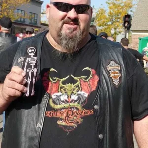 Rude mom tells daughter ‘We don’t talk to dirty bikers’ – biker’s response goes viral