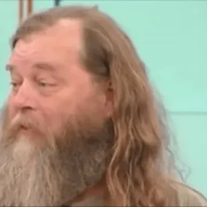 For 20 Years, He Had a Terrible, Messy Beard. When They Shaved It Off, His Wife Nearly Fainted with Joy! What a Radical Change in Appearance! I Wonder How He’ll Pass Through Airport Security Now? Check the Photos